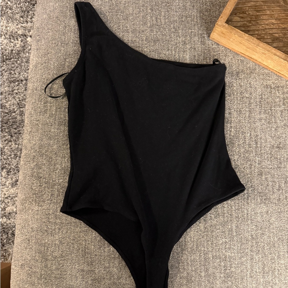 SHEIN Black Asymmetrical Kids Bodysuit